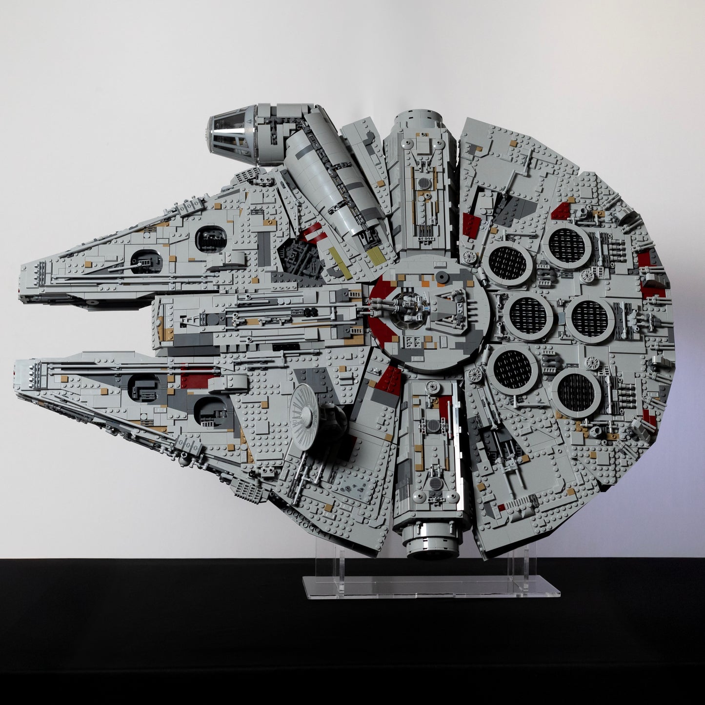 Stand Halcón Milenario UCS