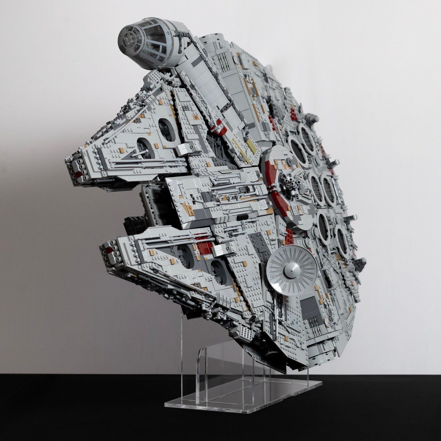 Stand Halcón Milenario UCS